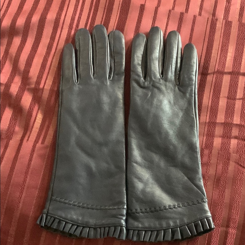 Elegant Navy Leather Gloves